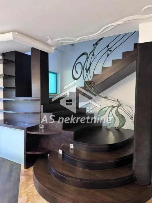 Izdavanje, stan, 220m², Savski Venac, Beograd