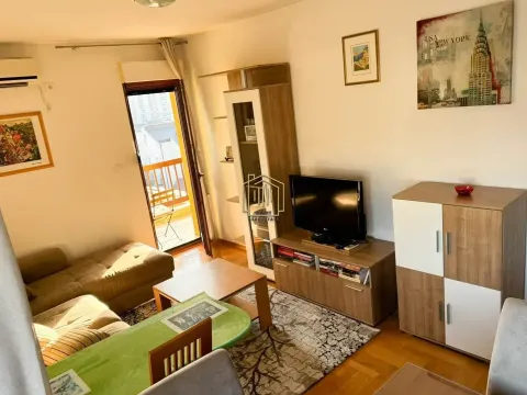 Rent, one bedroom apartment, 52m², Stari Aerodrom, Podgorica - image 11