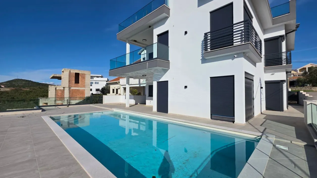 Prodaja, kuća, 380m², Krimovica, Kotor