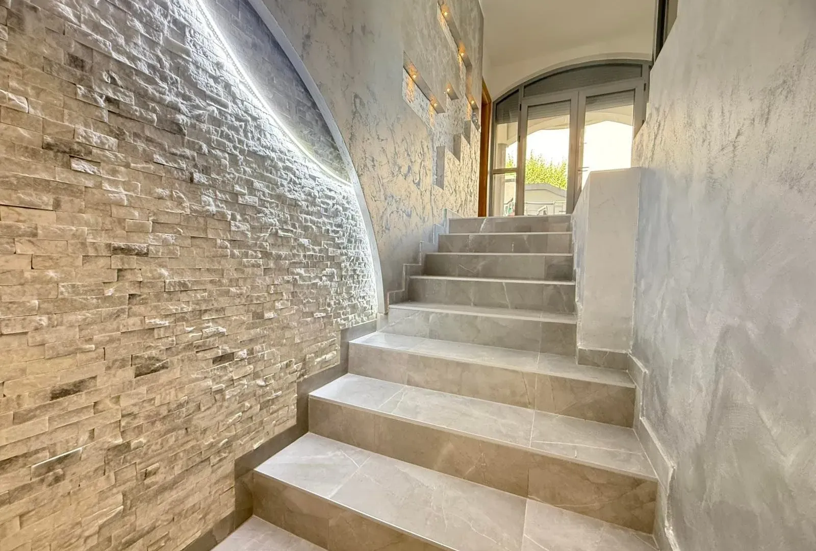 Rent, house, 320m², Podgorica, Crna Gora
