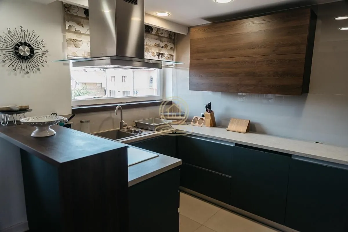 Izdavanje, četvorosoban stan, 120m², Telep, Novi Sad Sve Podlokacije