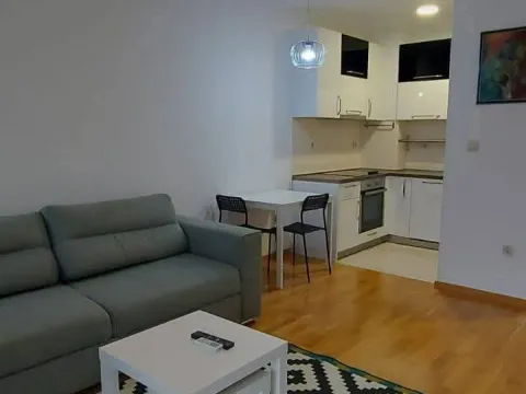 Prodaja, jednosoban stan, 43m², Stari Aerodrom, Podgorica - image 1