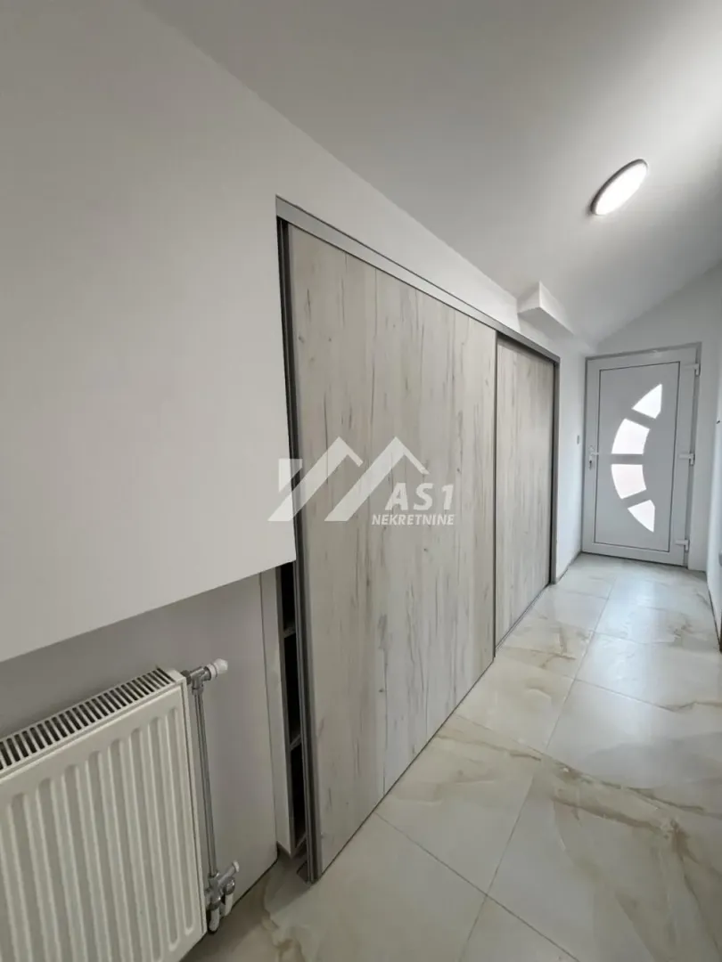 Izdavanje, trosoban stan, 65m², Salajka, Novi Sad Sve Podlokacije