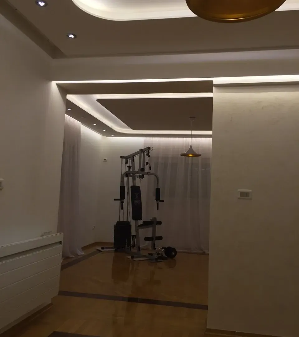 Izdavanje, kuća, 320m², Gornja Gorica, Podgorica