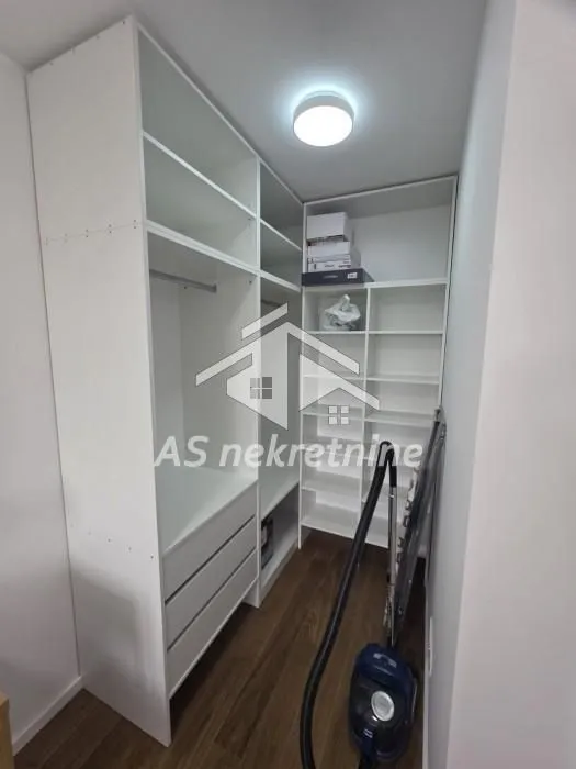 Izdavanje, stan, 40m², Hala Pionir, Palilula Sve Podlokacije