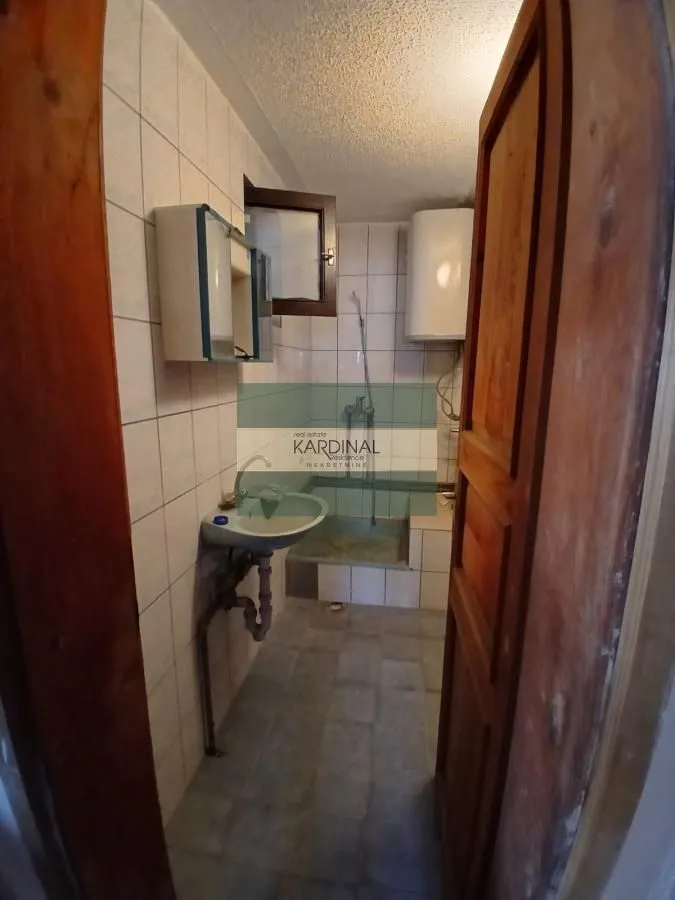 Sale, house, 536m², XI Kongres, Paraćin