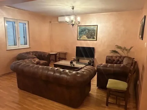 Izdavanje, kuća, 220m², Konik, Podgorica - image 8