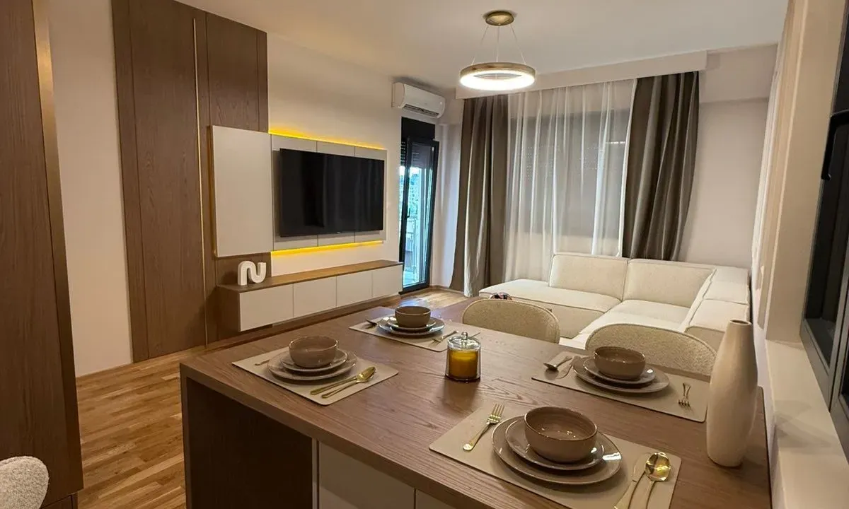 Izdavanje, dvosoban stan, 70m², Vezirov Most, Podgorica