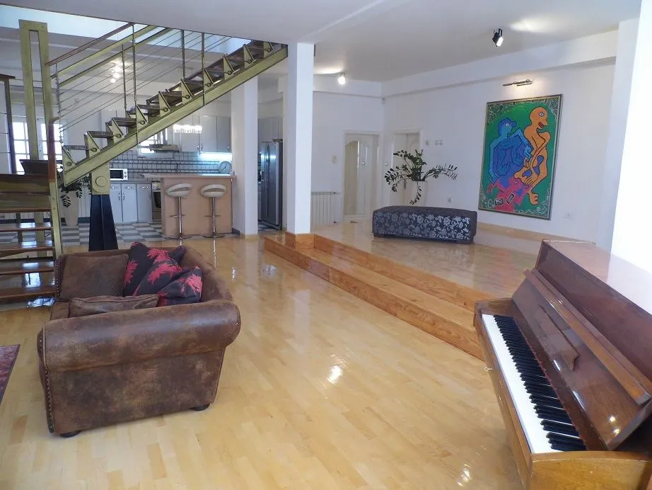 Izdavanje, kuća, 400m², Voždovac, Voždovac Sve Podlokacije