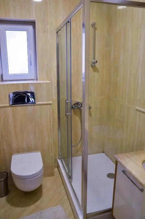 Izdavanje, kuća, 176m², Marići, Tivat