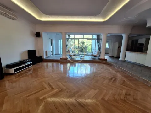 Izdavanje, poslovni prostor, 213m², Centar, Novi Sad - image 9