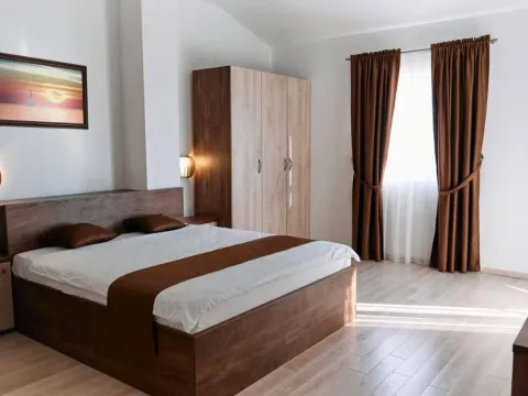 Izdavanje, kuća, 150m², Reževići, Budva - image 6