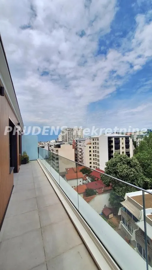 Izdavanje, dvosoban stan, 62m², Vračar Sve Podlokacije, Beograd
