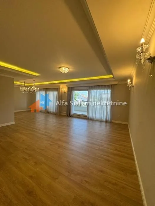 Izdavanje, stan, 215m², Savski Venac, Beograd