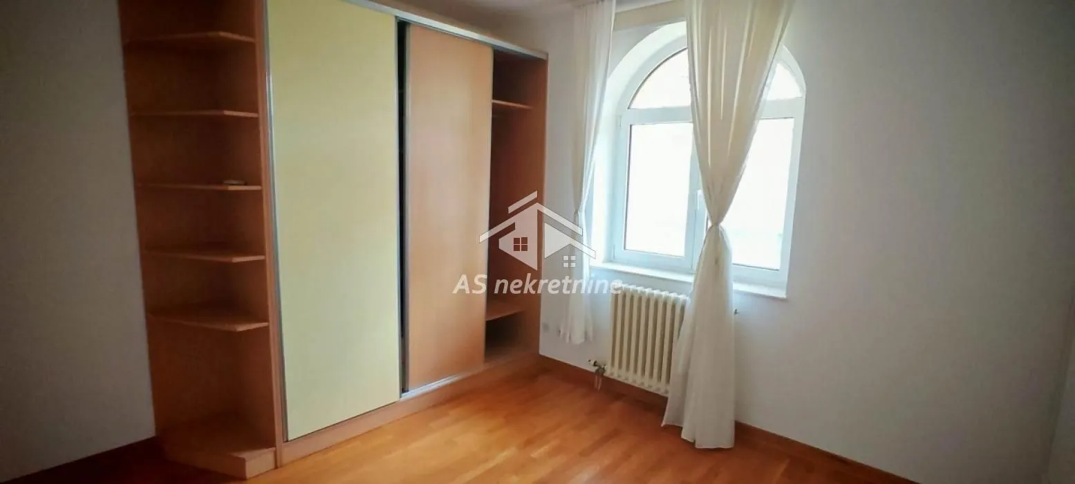 Rent, four bedroom apartment, 150m², Savski Venac, Beograd