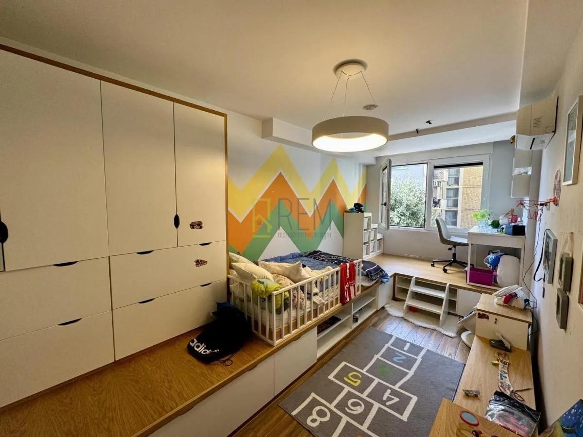 Prodaja, trosoban stan, 130m², Centar, Podgorica