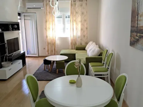 Izdavanje, jednosoban stan, 47m², City Kvart, Podgorica