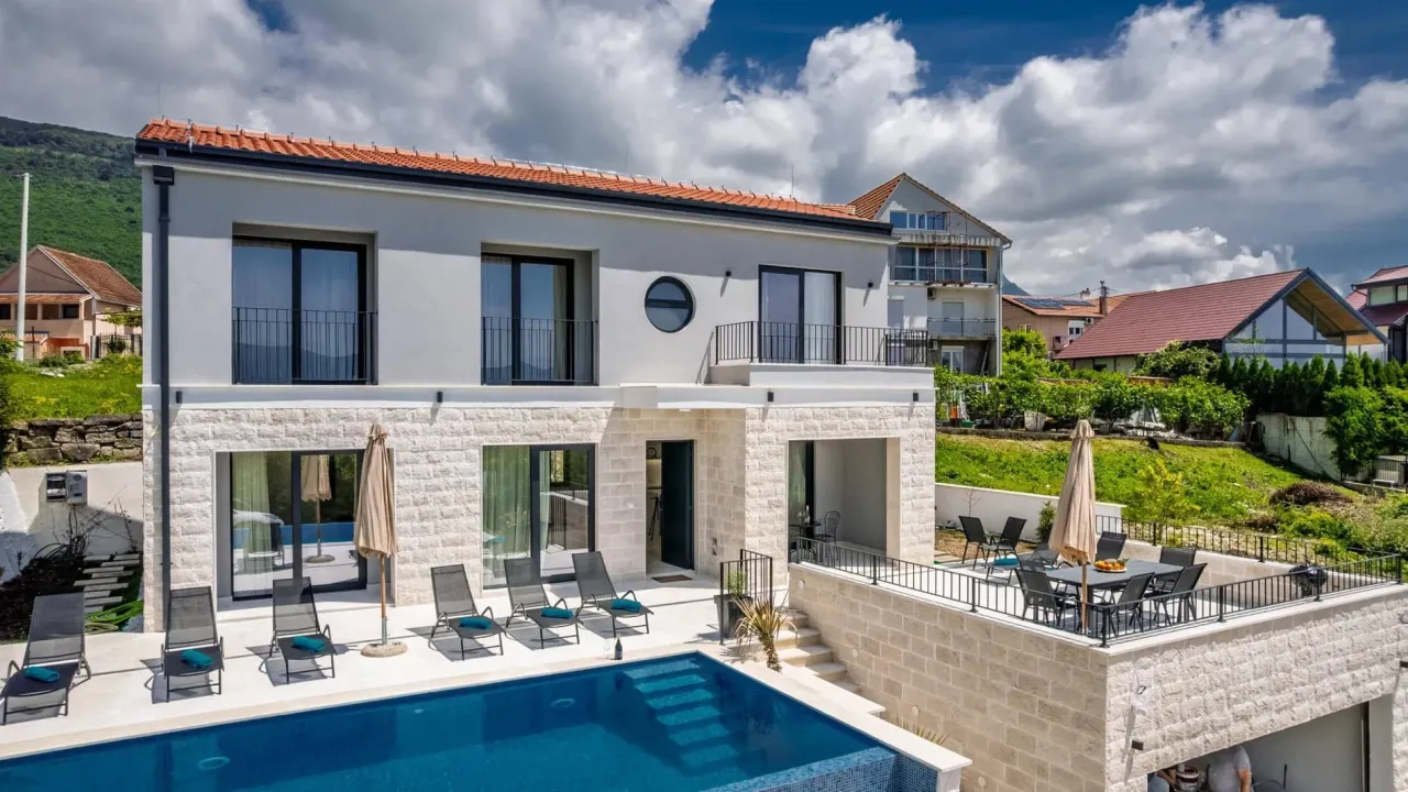 Sale, house, 250m², Tivat, Crna Gora