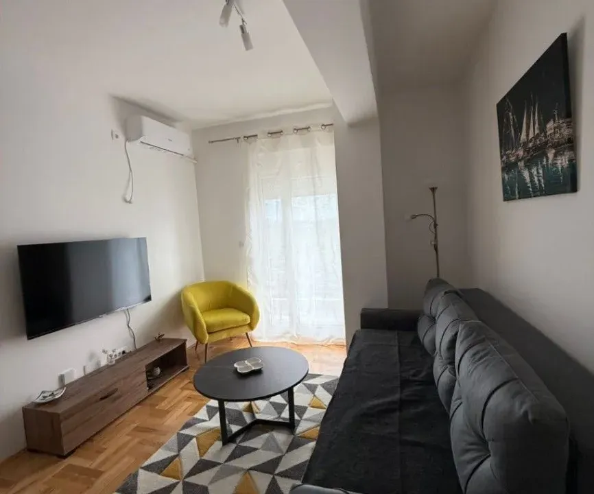 Izdavanje, jednosoban stan, 42m², Tuški Put, Podgorica
