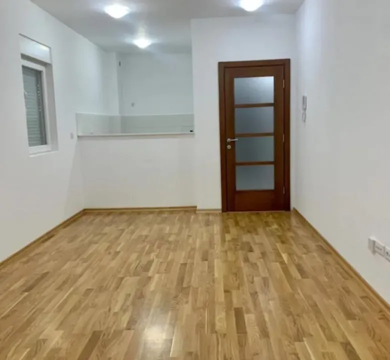 Izdavanje, dvosoban stan, 59m², Tuški Put, Podgorica