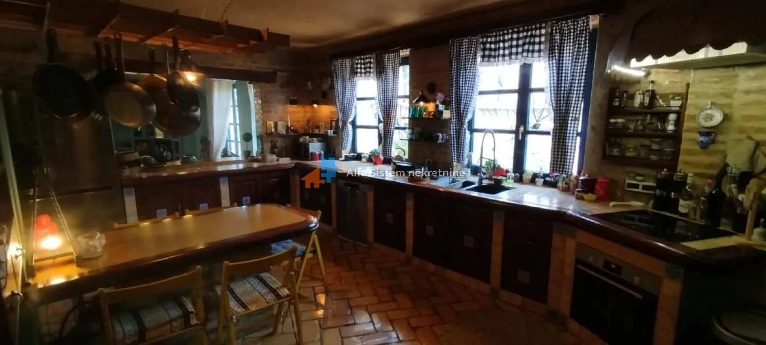 Rent, house, 360m², Banjica, Voždovac Sve Podlokacije