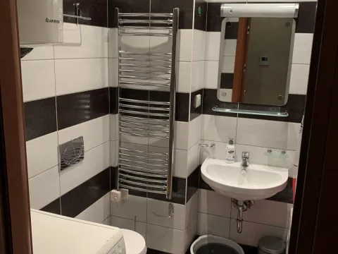 Izdavanje, jednosoban stan, 42m², Centar, Podgorica - image 10