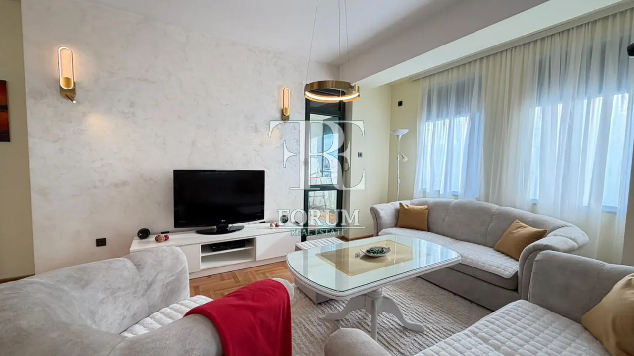 Izdavanje, dvosoban stan, 76m², Centar, Podgorica