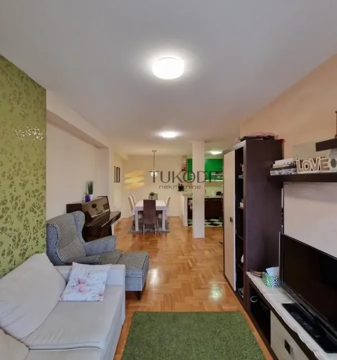 Prodaja, trosoban stan, 58m², Uciteljsko Naselje, Zvezdara Sve Podlokacije