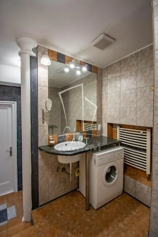 Sale, four bedroom apartment, 133m², Slavija, Vračar Sve Podlokacije