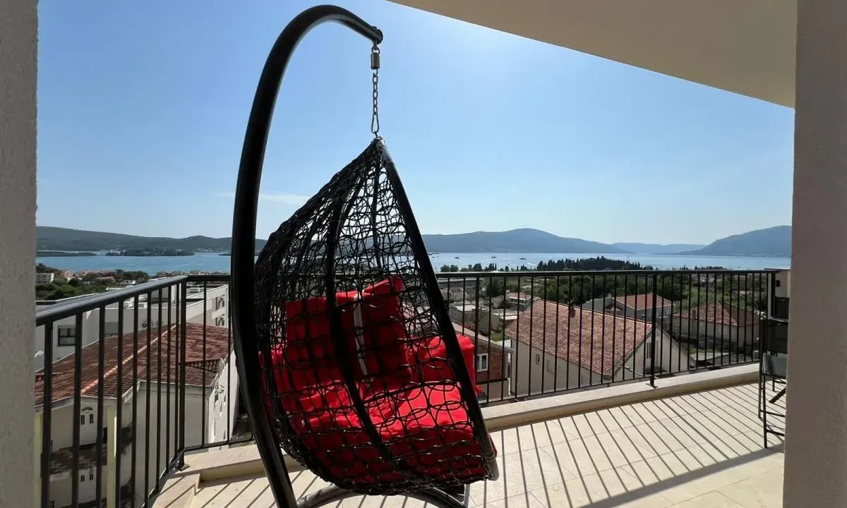 Izdavanje, jednosoban stan, 52m², Centar, Tivat