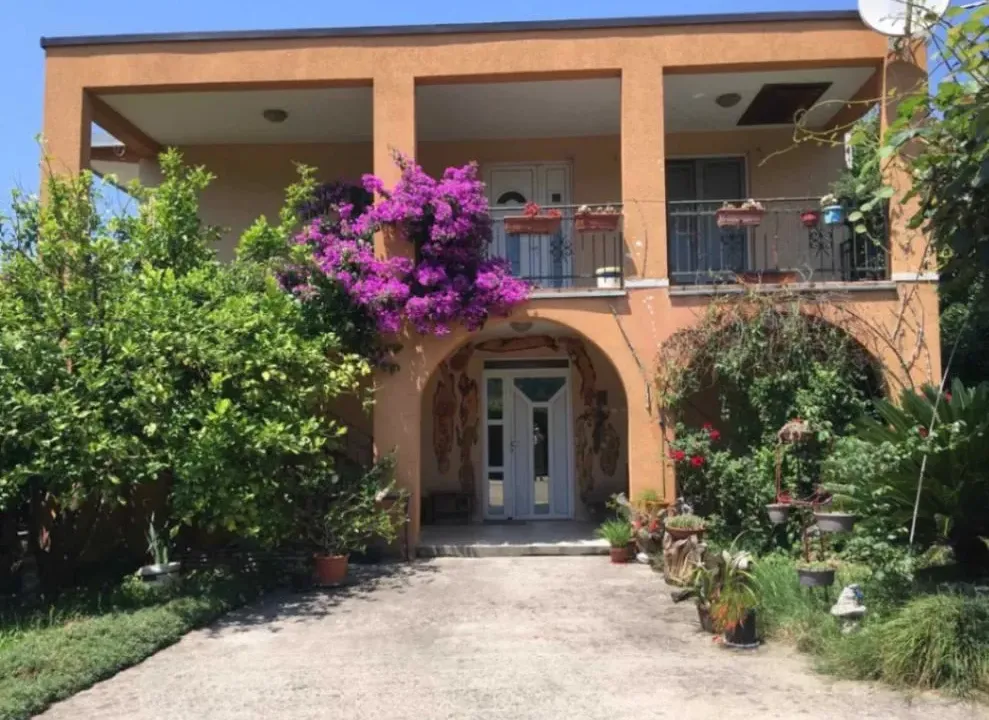 Sale, house, 140m², Polje, Bar