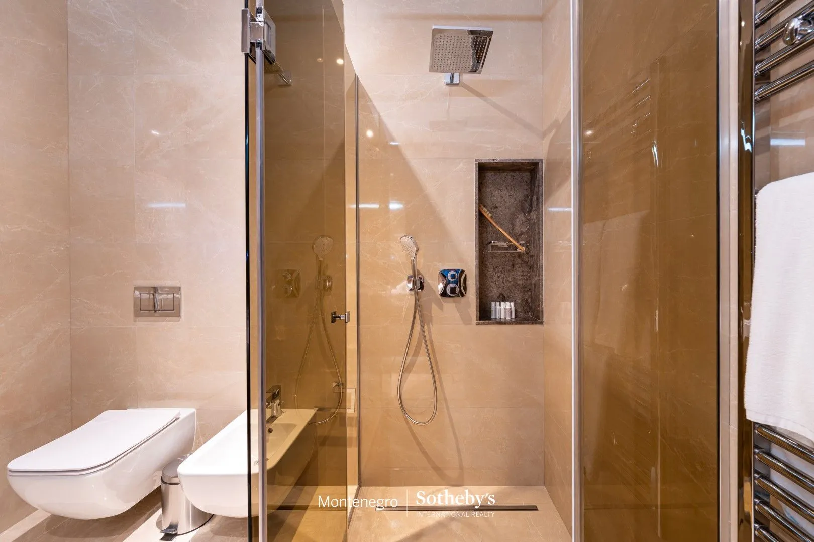 Prodaja, dvosoban stan, 300m², Đuraševići, Tivat