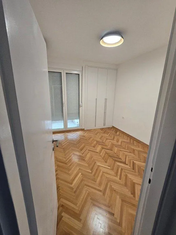 Izdavanje, dvosoban stan, 74m², Gintaš, Podgorica