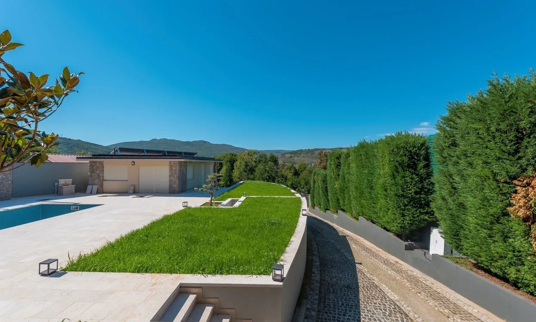 Sale, house, 492m², Mareza, Podgorica