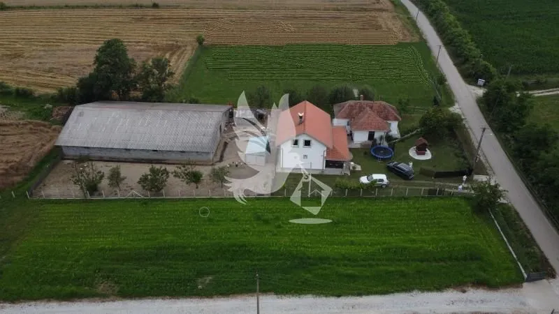 Sale, house, 178m², Velika Ivanča, Mladenovac