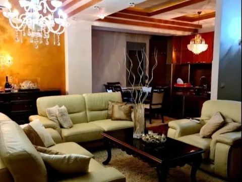 Izdavanje, trosoban stan, 113m², Centar, Budva - image 4