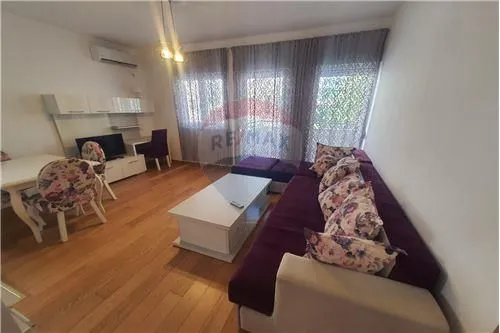 Izdavanje, jednosoban stan, 40m², Blok 9, Podgorica