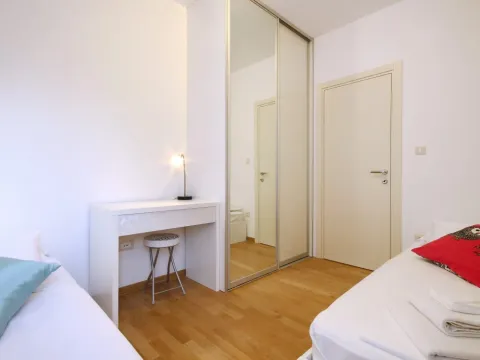 Izdavanje, dvosoban stan, 75m², Centar, Budva - image 11