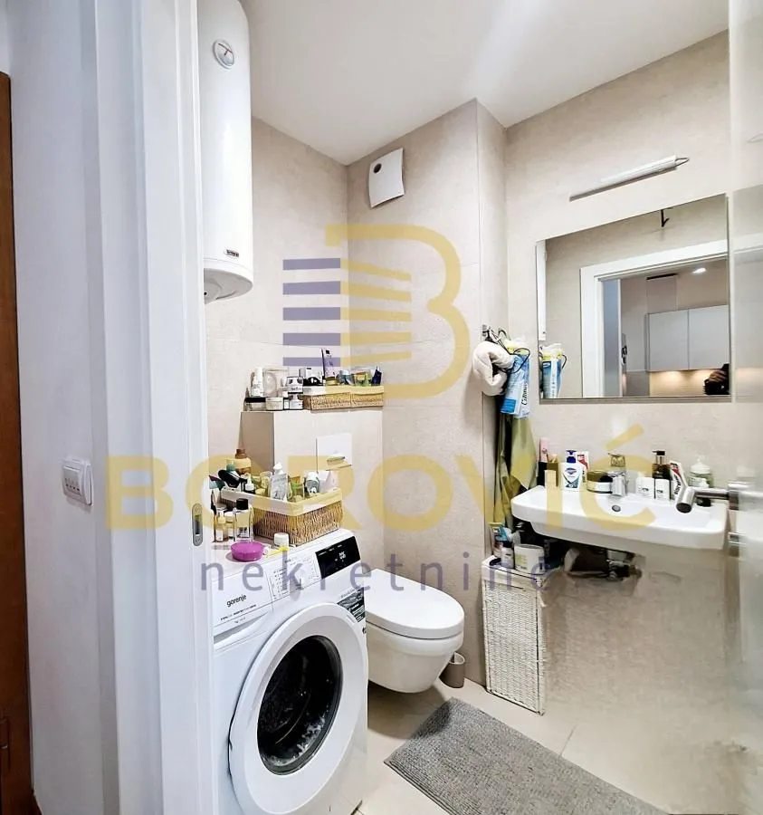 Izdavanje, dvosoban stan, 44m², Vračar Sve Podlokacije, Beograd