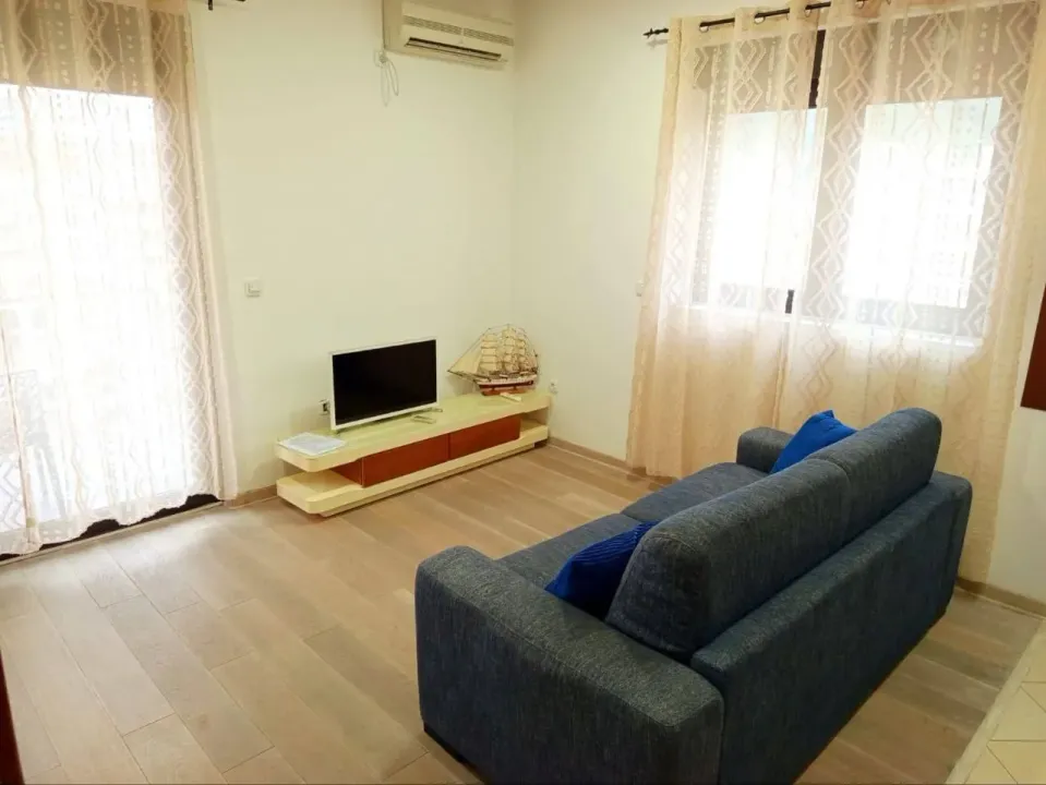 Rent, one bedroom apartment, 41m², Centar, Budva