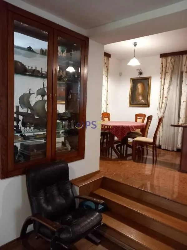 Prodaja, kuća, 400m², Podgorica, Crna Gora