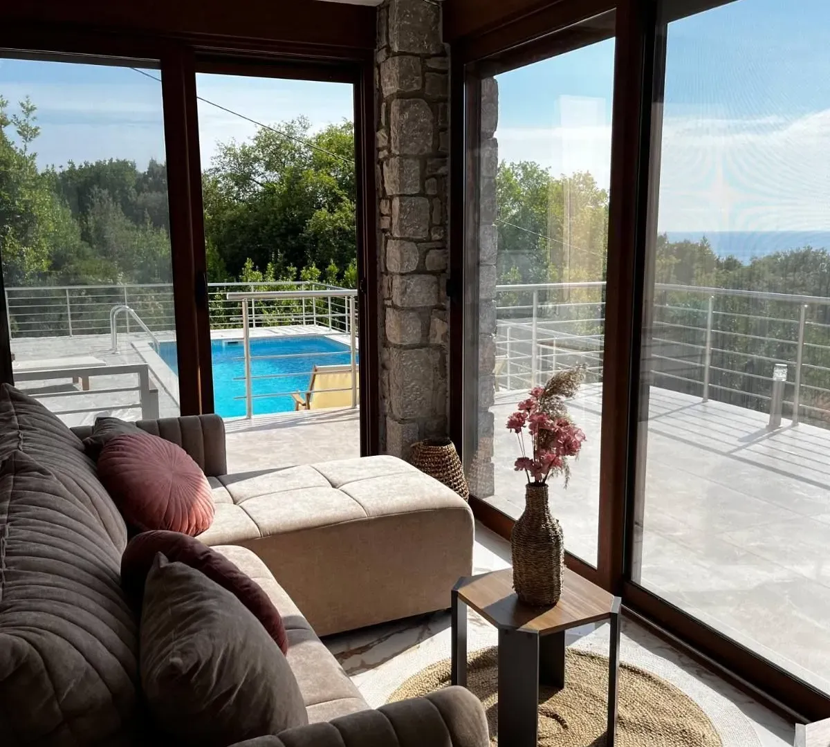 Izdavanje, kuća, 63m², Krimovica, Kotor