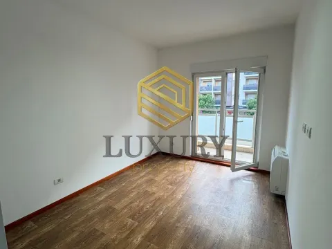 Rent, three bedroom apartment, 110m², City Kvart, Podgorica - image 10