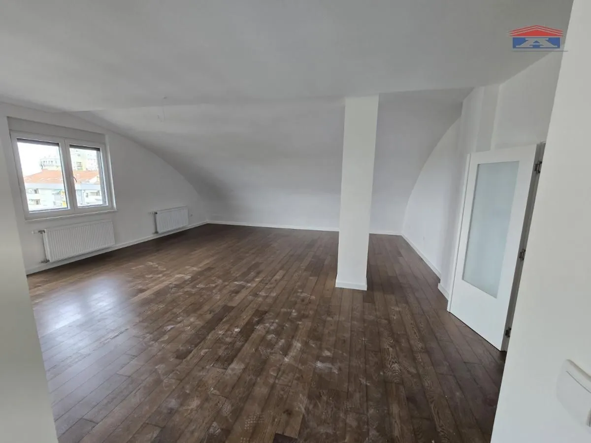 Prodaja, četvorosoban stan, 117m², Novo naselje, Novi Sad