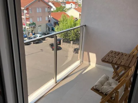 Izdavanje, jednosoban stan, 47m², Stari Aerodrom, Podgorica - image 2