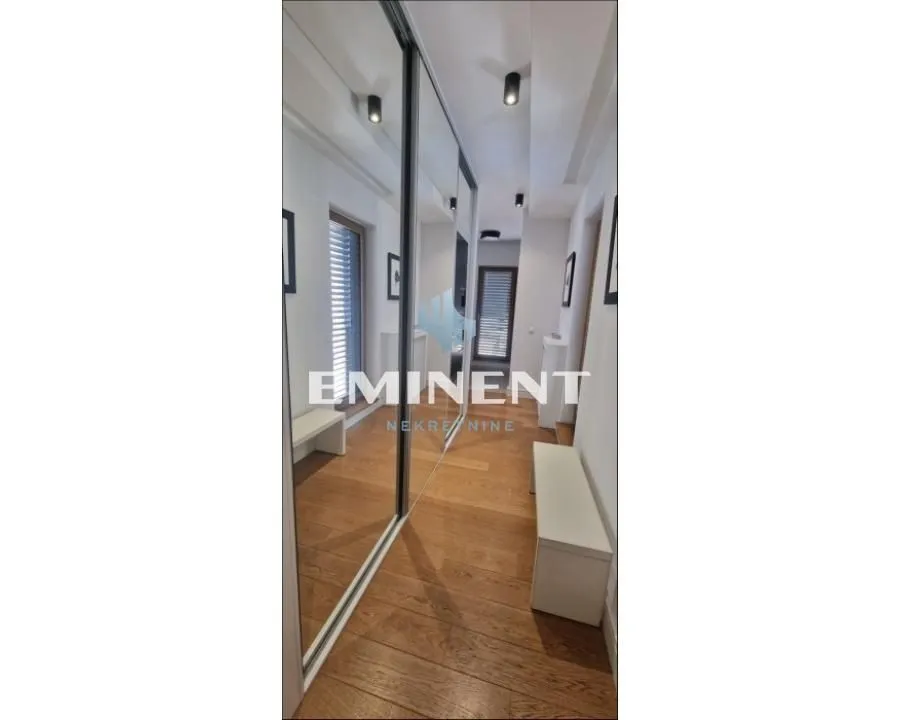 Izdavanje, dvosoban stan, 61m², Savski Venac, Beograd