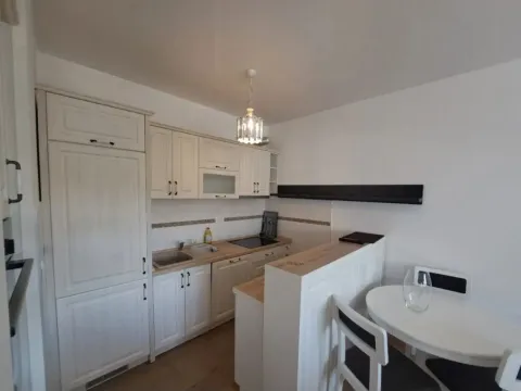 Izdavanje, dvosoban stan, 65m², Blok 6, Podgorica - image 4