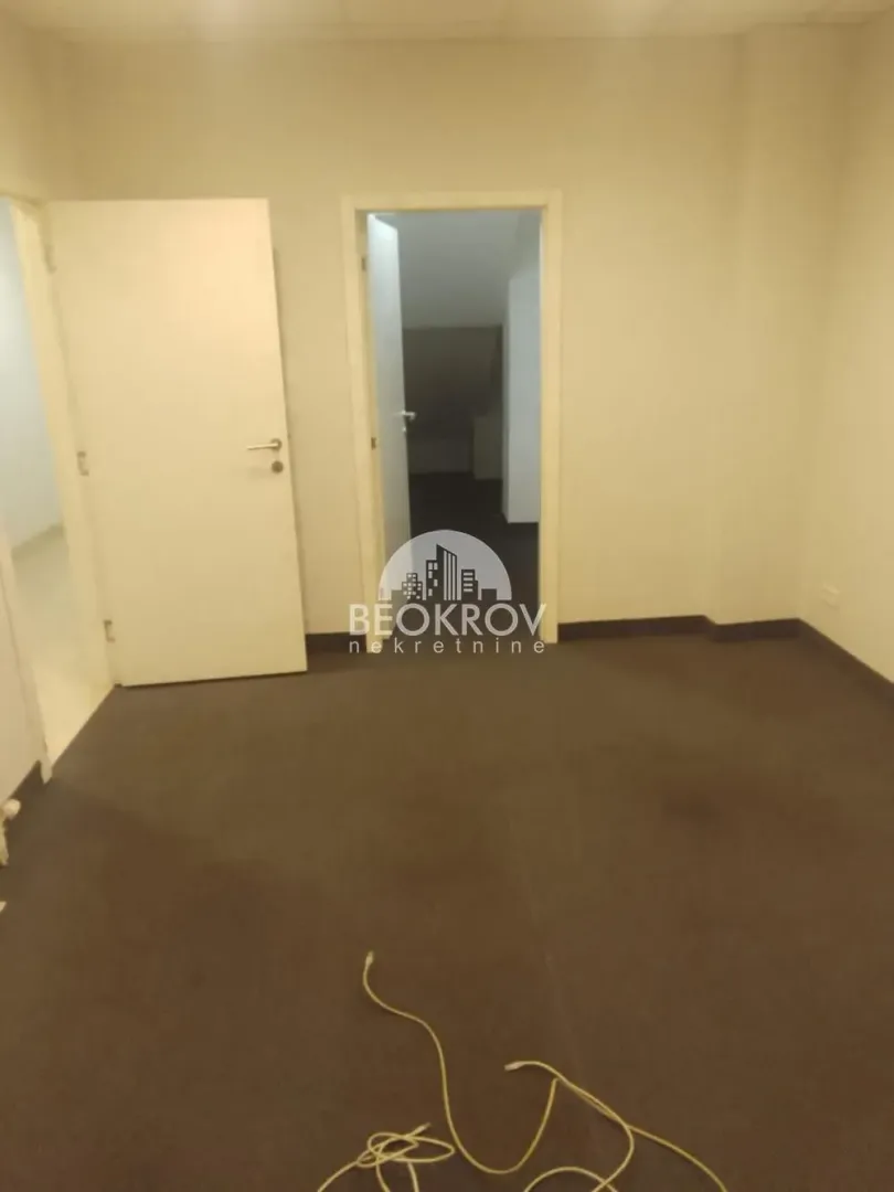 Izdavanje, poslovni prostor, 377m², Lipov Lad, Zvezdara Sve Podlokacije