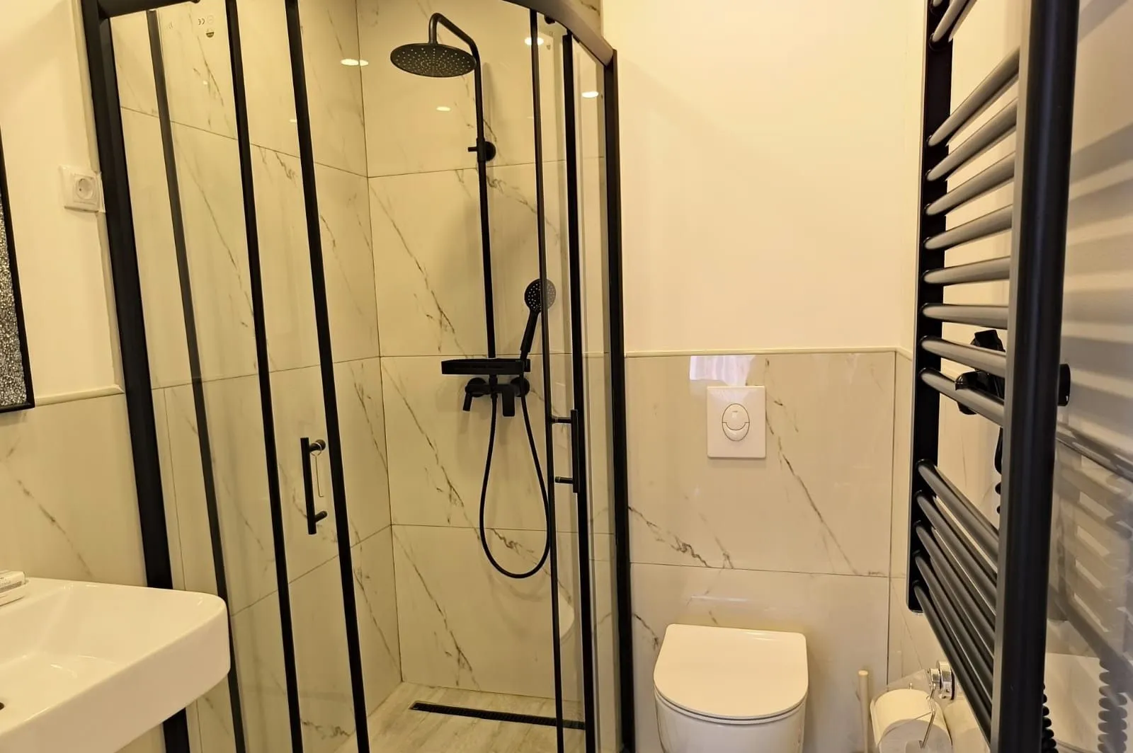 Izdavanje, trosoban stan, 147m², Đenovići, Herceg Novi