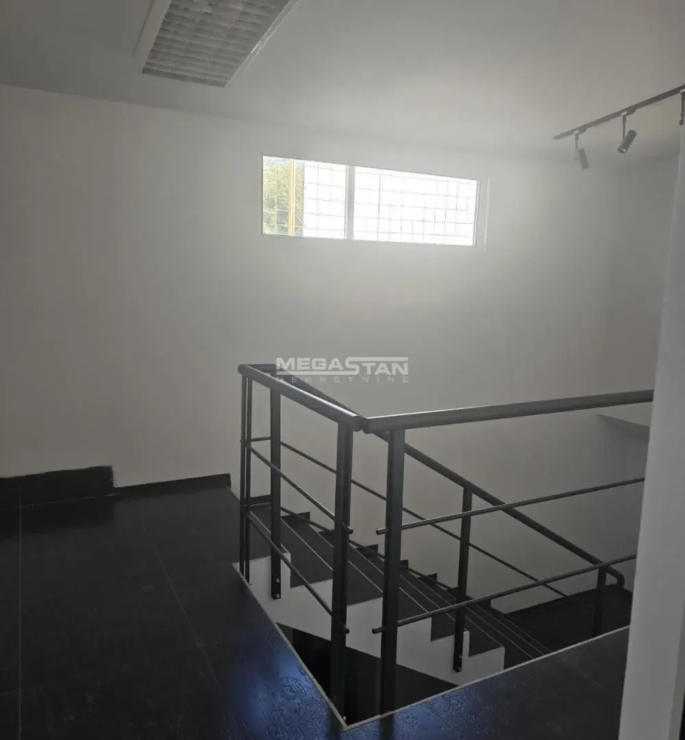 Rent, office space, 330m², Žarkovo, Beograd
